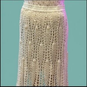 ELEGANT WESTPORT 1962 VINTAGE CROCHET CREAM COLOR MAXI SKIRT.SIZE MEDIUM.